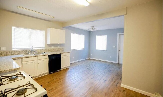 Building Photo - Remodeled Home in Taft!