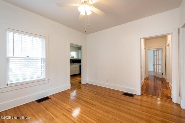 Foto del edificio - 2032 Lakeside Dr