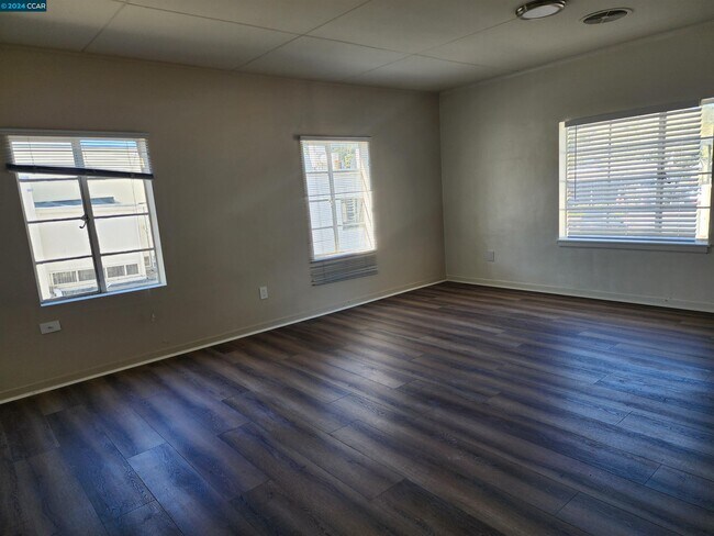Building Photo - 11 Moraga Way