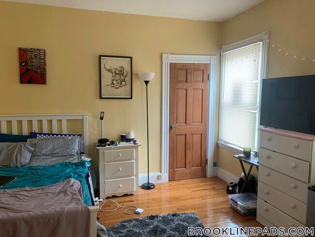 Foto del edificio - 46 Aspinwall Ave