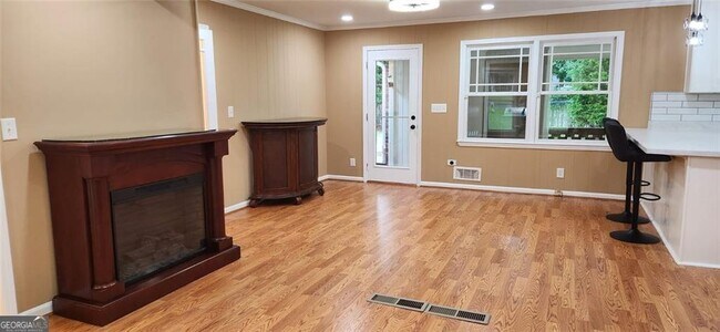 Foto del edificio - 348 Pine Forest Dr