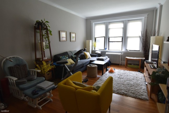 Building Photo - 3 br, 1 bath  - 2 Greenway Court 2