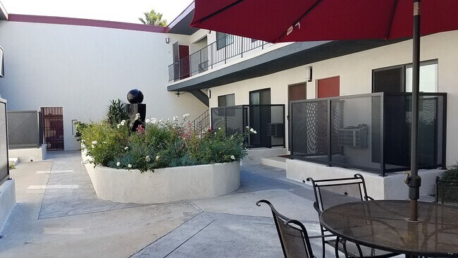 Foto del edificio - 3510 Clarington Ave
