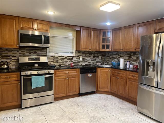 Building Photo - 3 br, 1.5 bath House - 105 McAdoo Ave