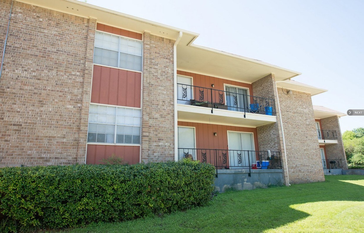 Building Photo - 2010 Taxco Rd