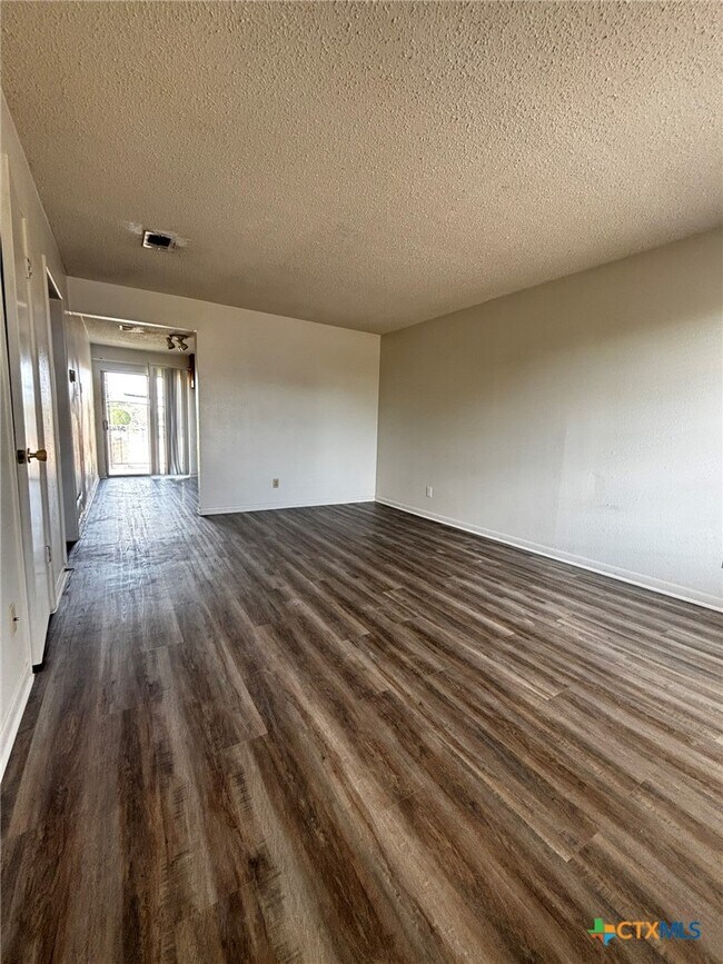 Foto del edificio - 4801 Rainbow Cir