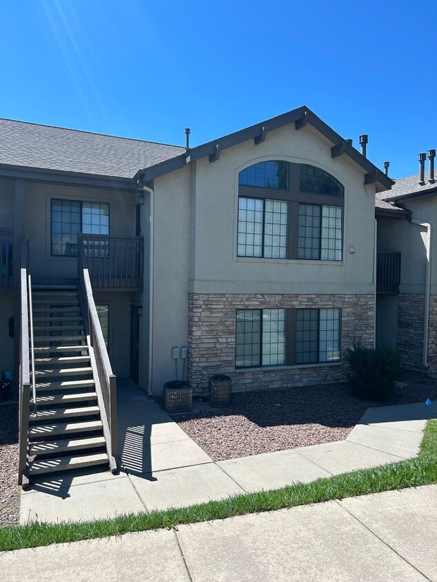 $1700/Mos 1 Bed 1 Bath Lower Level Condo i... - $1700/Mos 1 Bed 1 Bath Lower Level Condo i...