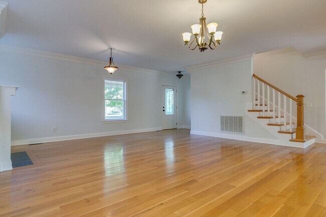 Building Photo - Stunning Sylvan Park Home