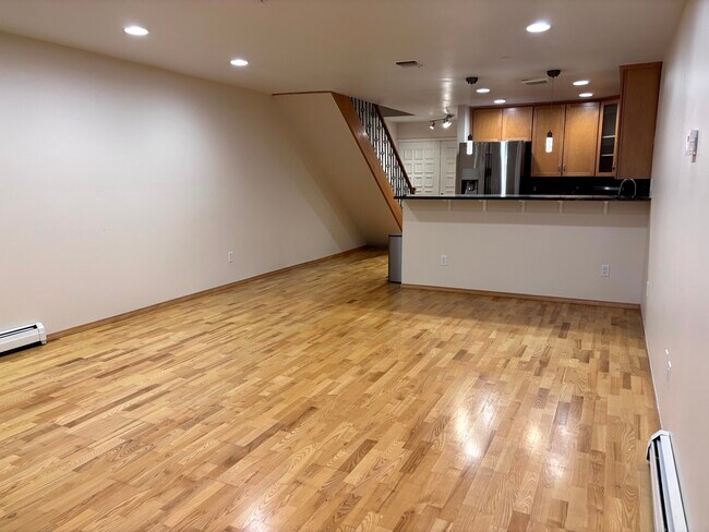 Open concept main floor. Hardwood floors - 4117 W Rivers Edge Cir