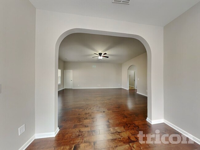 Building Photo - 616 Fredericksburg Dr