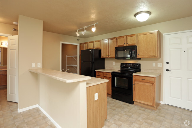 Kitchen - Northridge Estates/Perfect Location