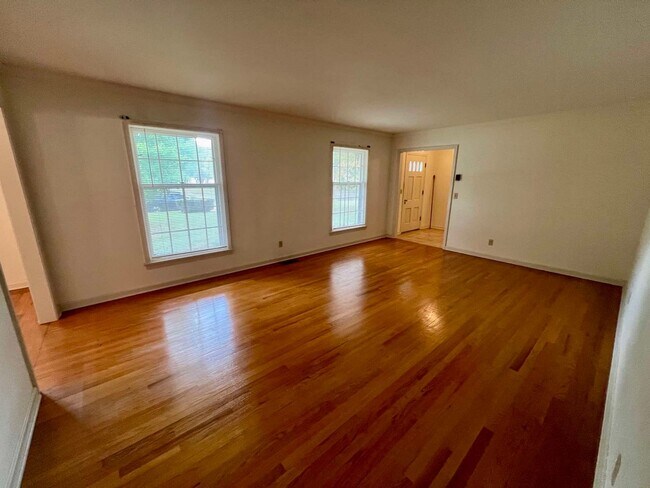 Foto del edificio - 3 Bed 2 Bath Custom Ranch Home in North Mu...
