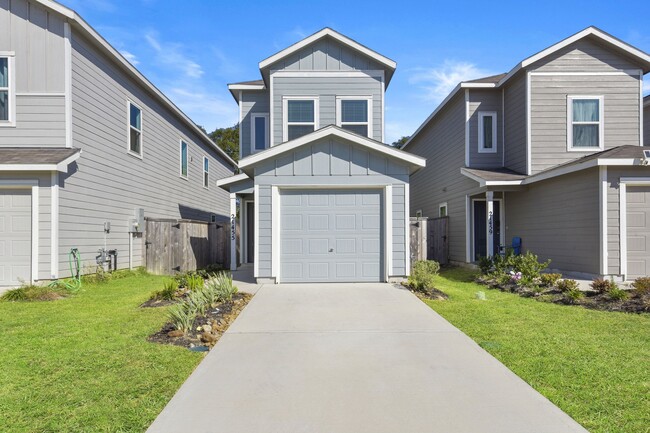 Building Photo - 21455 Carosella Dr