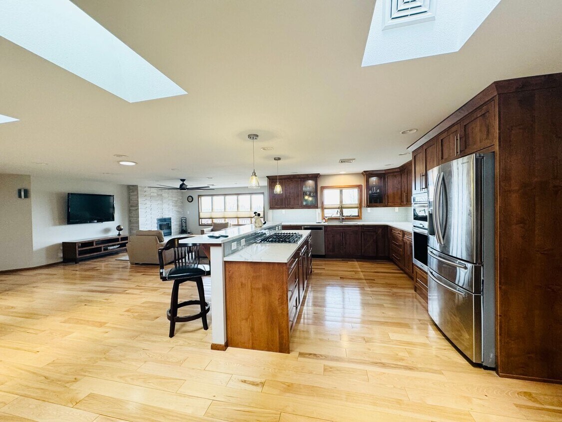 Foto principal - 4 Bedroom 2 Bathroom Home in a Quiet Count...