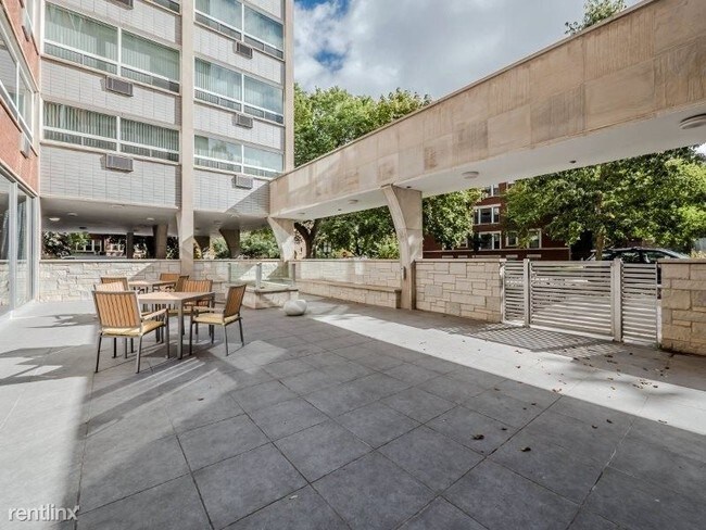 Foto del edificio - 605-17 Hinman Ave