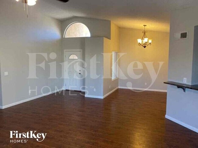 Building Photo - 515 E Renee Dr