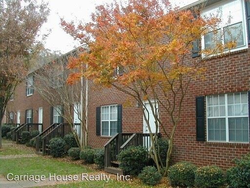 Foto del edificio - 825 Gaines School Rd