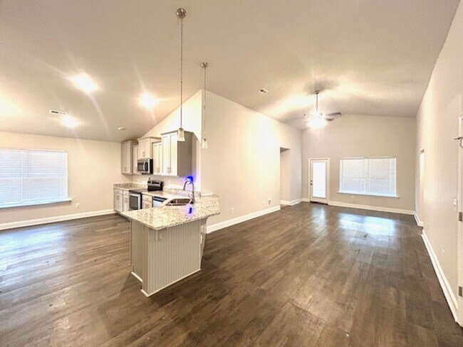 Building Photo - Beautiful 4 Bedroom 2 Bath Home! COMING SOON!