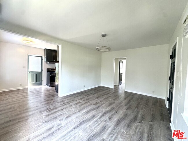 Foto del edificio - 5153 Overland Ave