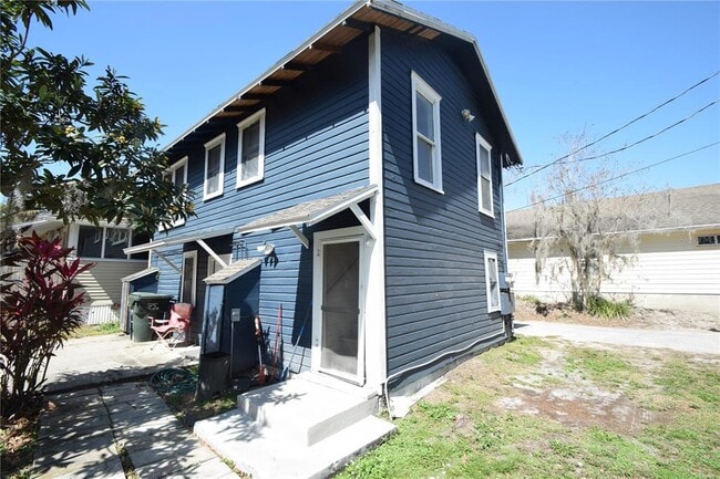 Building Photo - 906 Vistabula St