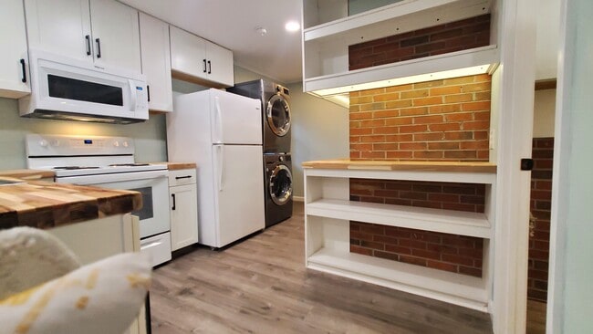 Building Photo - 2412 Jacqueline Cir