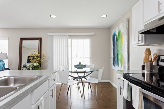 Dining Room - Schirm Farms Apartments