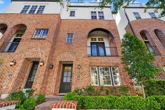 Building Photo - 705 Delano St