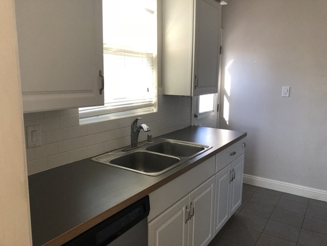 Building Photo - 5553 Matilija Ave