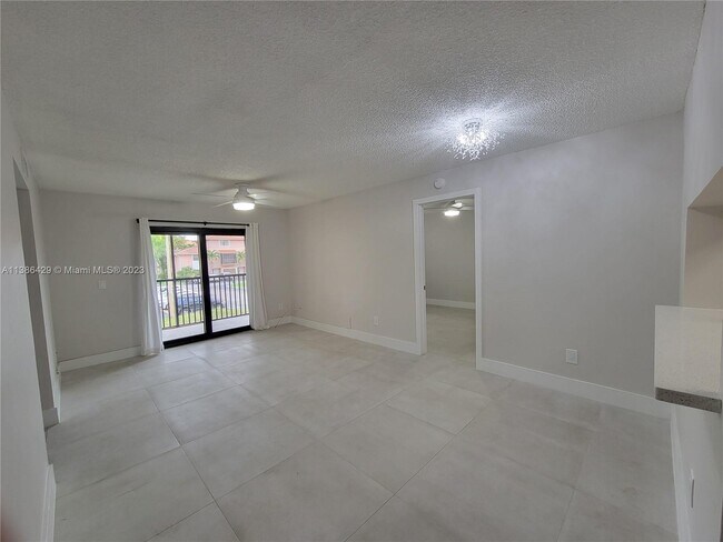 Foto del edificio - 9728 Hammocks Blvd