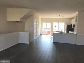 Building Photo - 202 Apsley Terrace
