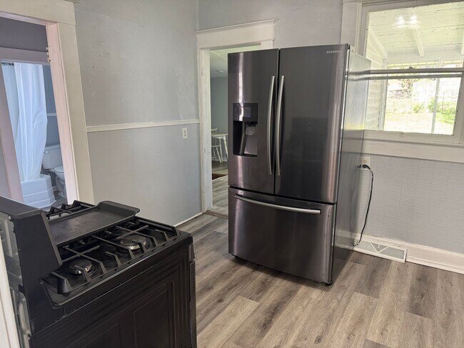 Foto del edificio - 3015 Edmond St