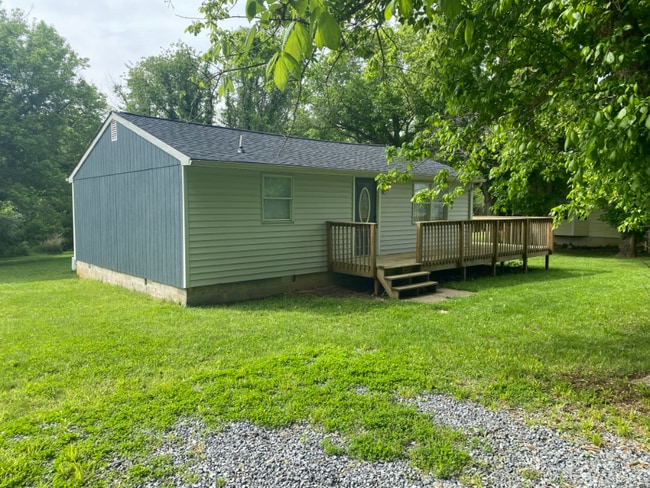 Building Photo - 95 River Crest Rd