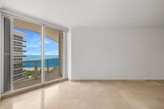 Building Photo - 9559 Collins Ave