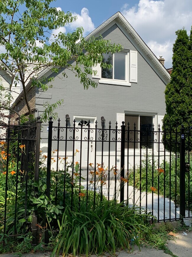 Foto del edificio - 1422 N Lawndale Ave