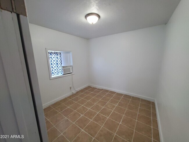 Building Photo - 14003 N Palm St
