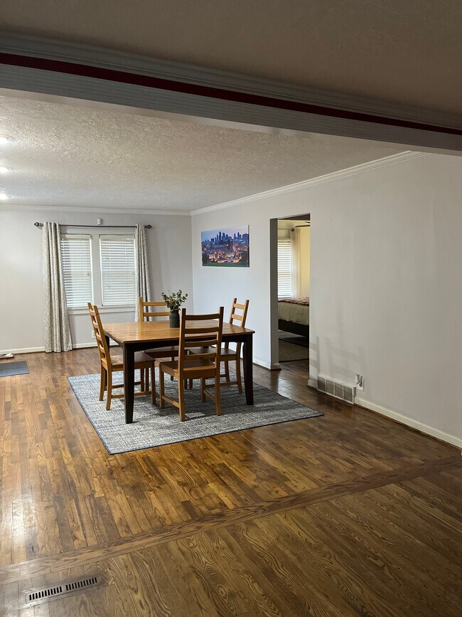 Foto del edificio - 8120 Agnes Ave