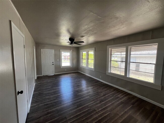 Foto del edificio - 3785 Goliad St