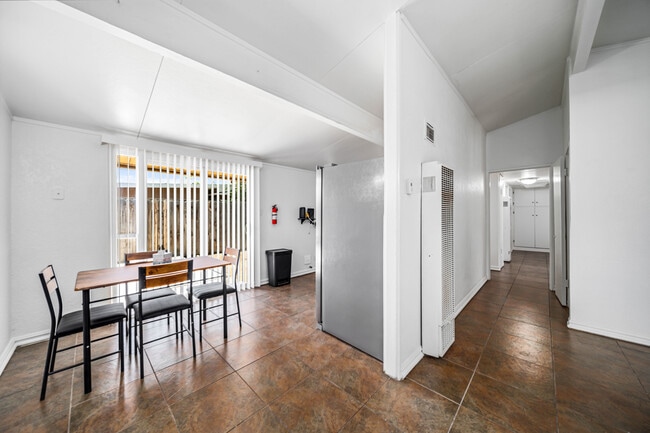 Habitaciones en alquiler - Área común - 45426 10th St W