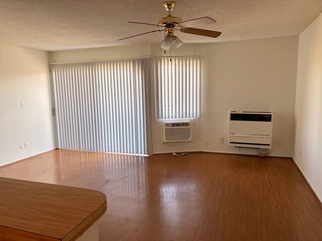 Building Photo - 6827 Whitsett Ave
