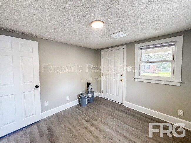 Foto del edificio - 600 Howell St