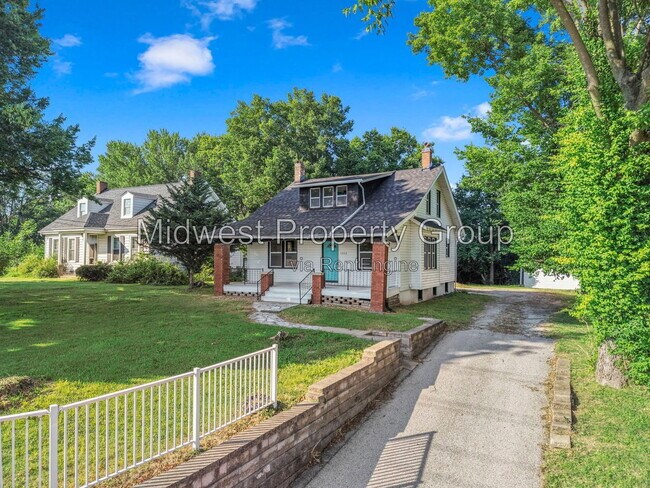 Building Photo - 11560 Old Halls Ferry Rd