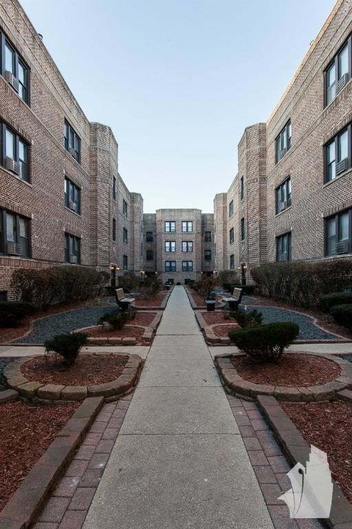Foto del edificio - 3720 N Pine Grove Ave