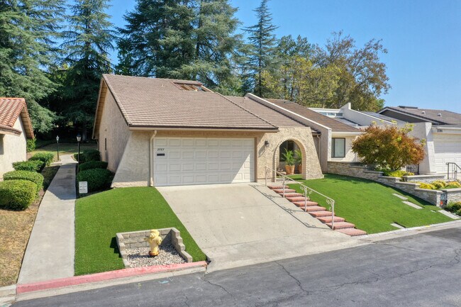 Building Photo - 2787 Lakeridge Ln