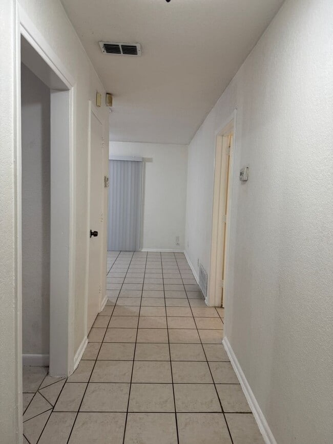 Foto del edificio - 3111 Eleuthera Ln