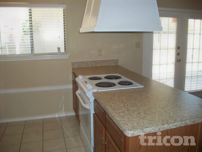 Foto del edificio - 9215 Sophora Dr