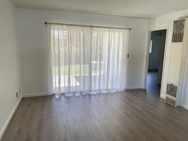 Building Photo - Spacious duplex with garage, yards, applia...