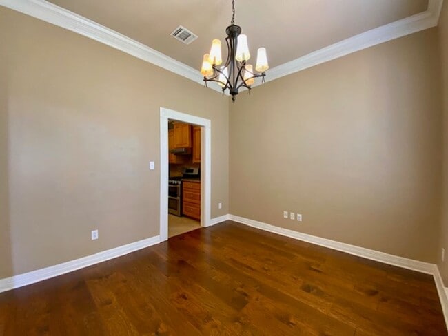 Building Photo - "BENTON BEAUTY" -405 KINGSTON  ROAD BENTON...