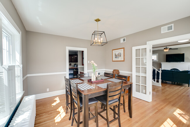 Eat in Dining Room with seating for 6. - 9411 Sterling Plz