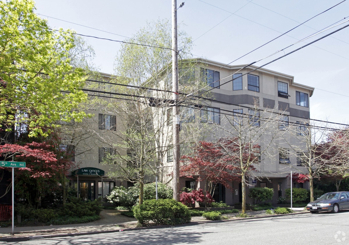 Primary Photo - 8401 5th Ave NE