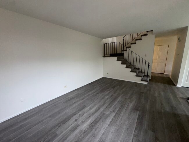 Building Photo - 10 Fernwood Dr
